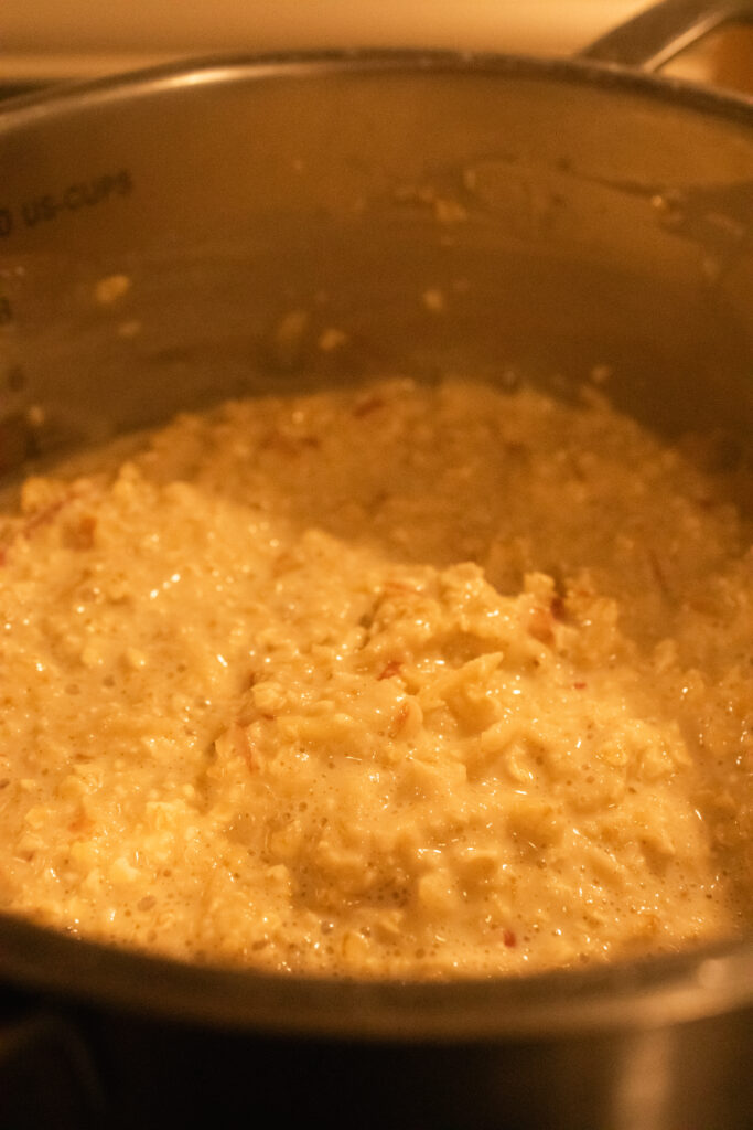 Cooked Oats with Grated Apples